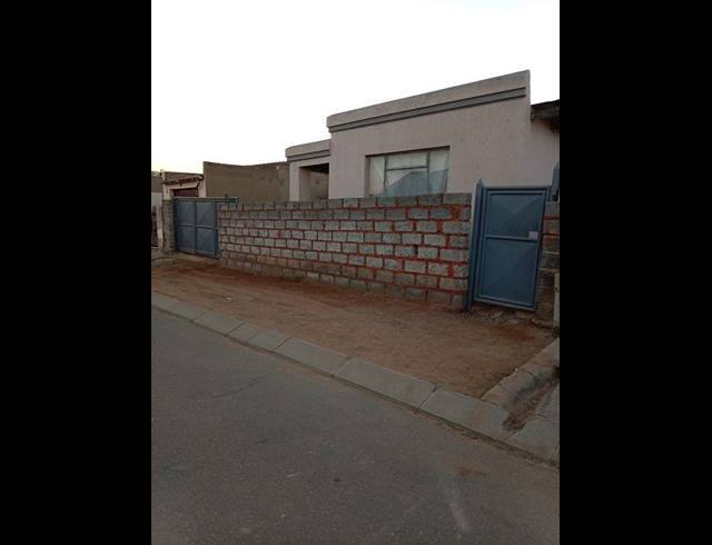 3 BEDROOM HOUSE FOR SALE IN TSAKANE EXT 5